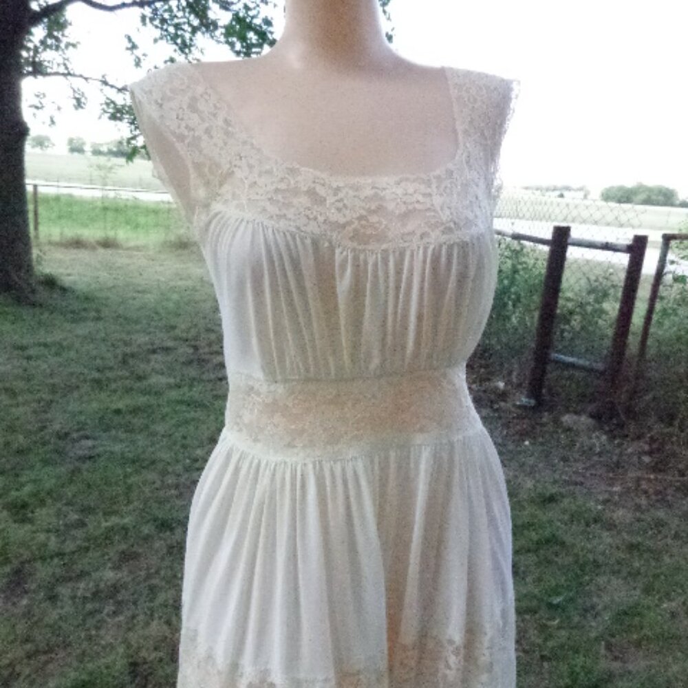 Vintage Radcliffe Nylon Nightgown Night Gown Lace Cream SILKY 50s 60s